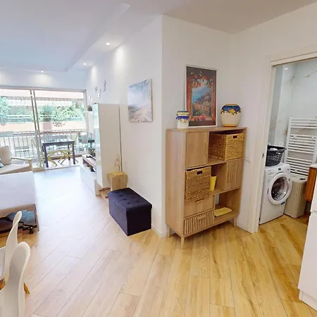 Lägenhet Agreable 2p Renove Au Centre Avec Terrasse - Fr-1-196-387