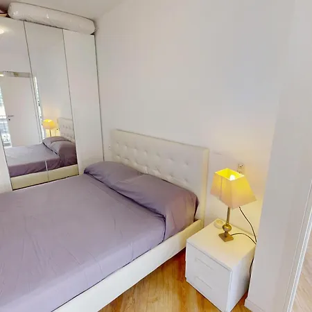 Agreable 2p Renove Au Centre Avec Terrasse - Fr-1-196-387 Lägenhet